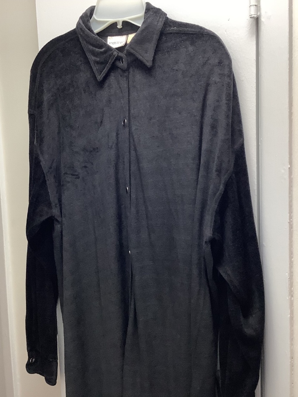 Plush feel 2X long-sleeve multi-purpose button-front tailored shirt with collar